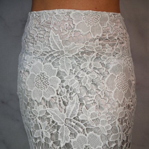 White Crochet / Lace Floral Skirt- Size Large - Picture 2 of 4